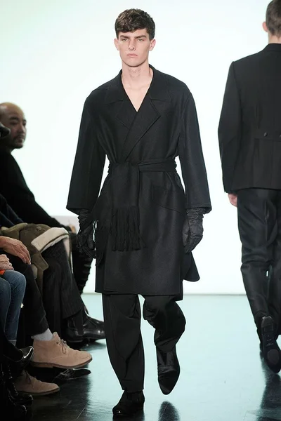 Look 25